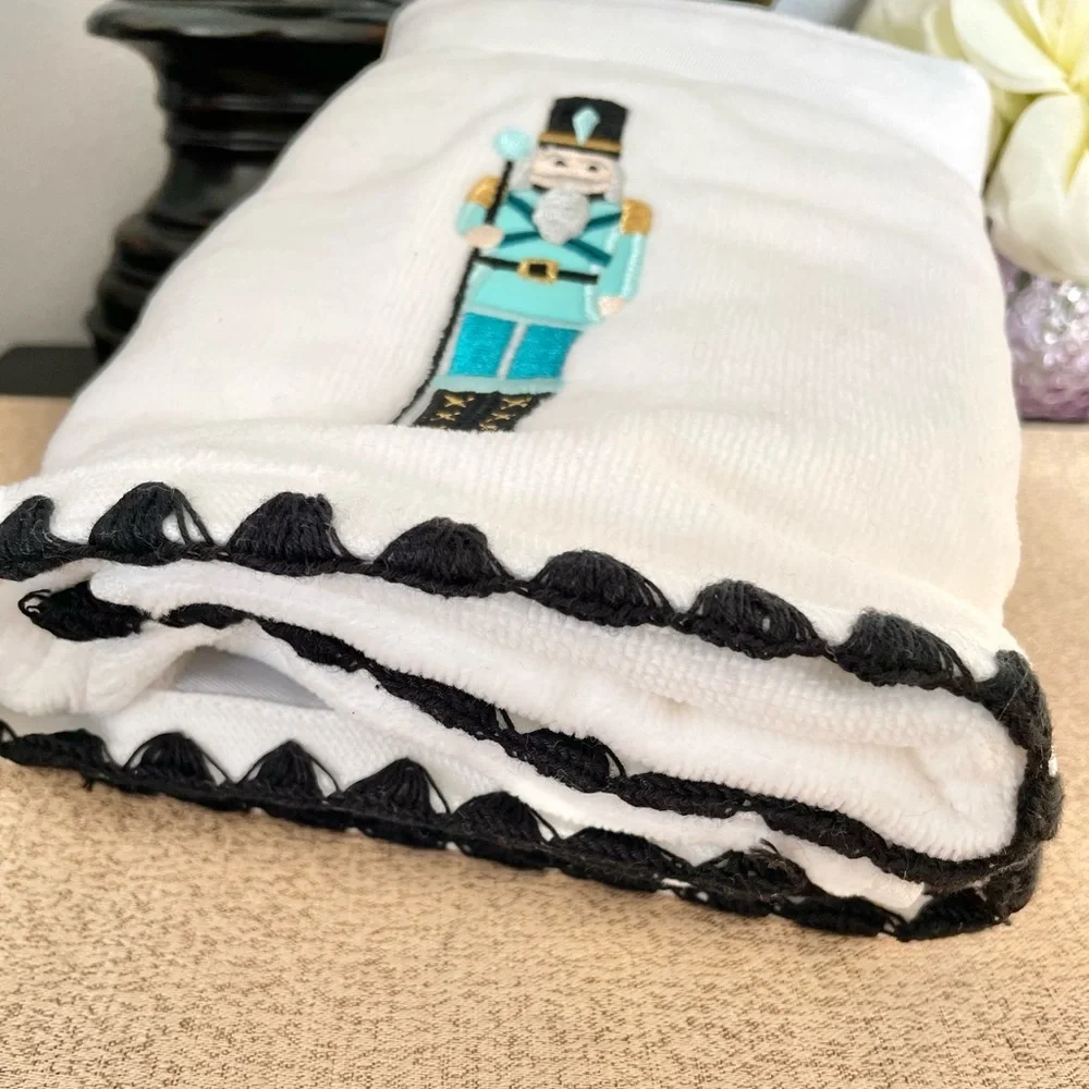 NWT Set of 2 NUTCRACKER Bathroom Hand Towels